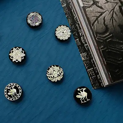 Nacre Magnet