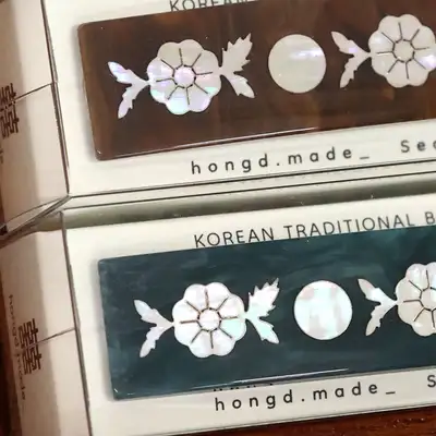 花文様貝殻装飾ヘアピン<2023 뮷즈 공모 선定作>