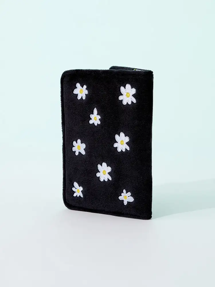 ZO&FRIENDS A&NE Signature Passport Case — 2