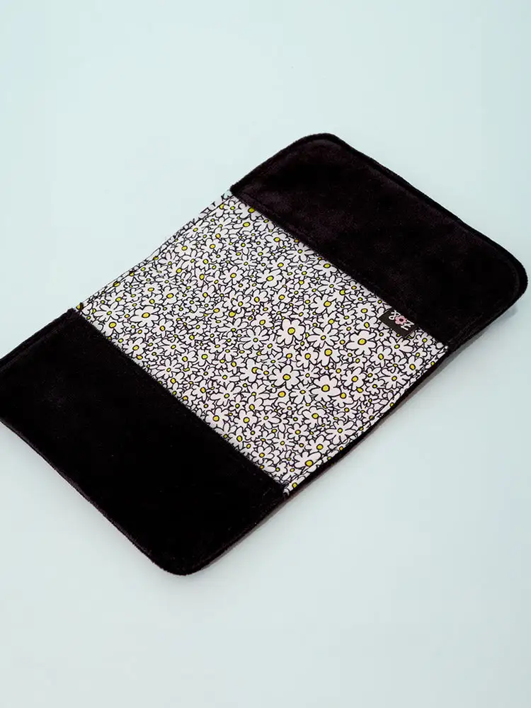 ZO&FRIENDS A&NE Signature Passport Case — 3