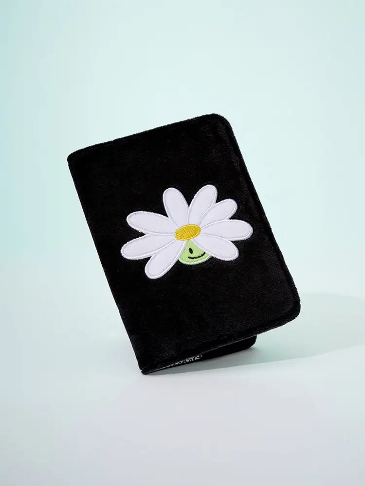 ZO&FRIENDS A&NE Signature Passport Case — 4