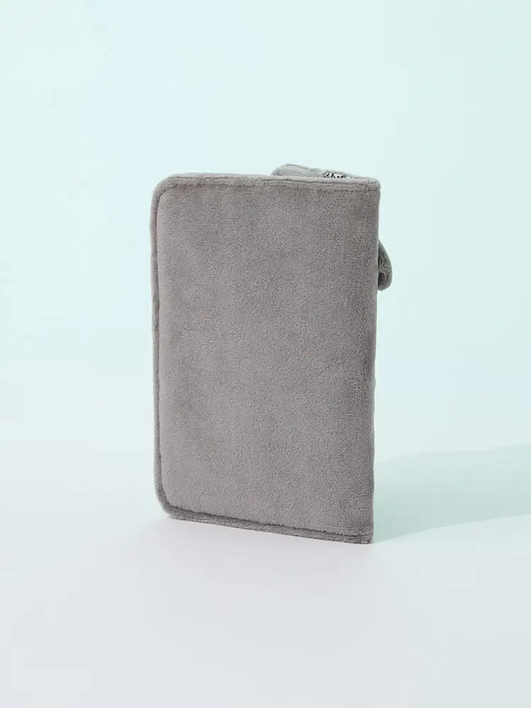 ZO&FRIENDS ZOA Signature Passport Case — 2