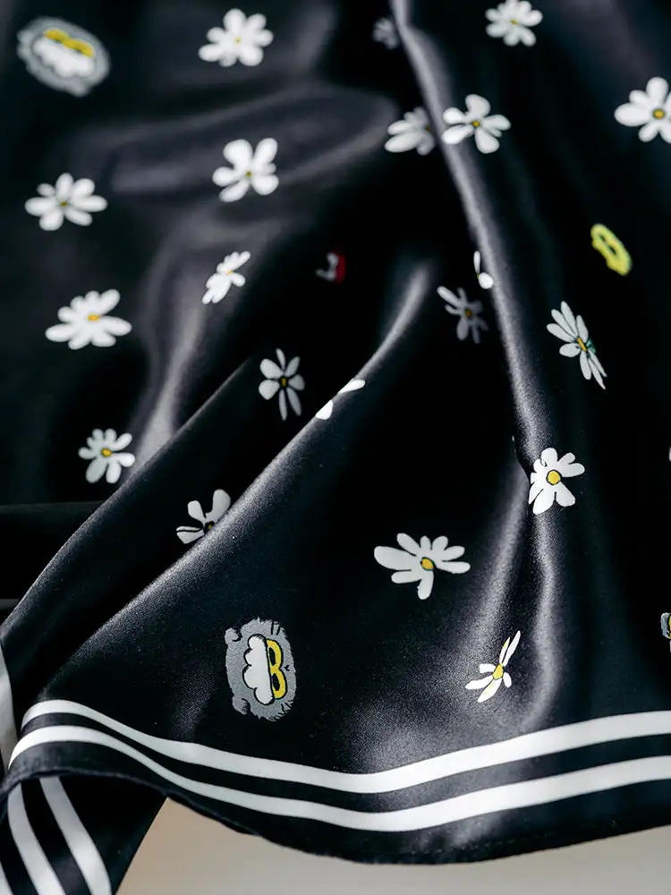 ZO&FRIENDS Signature Scarf (Black) — 3