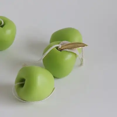SHAPE CANDLE _ APPLE _ green