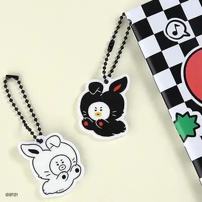 BT21 アクリル シンプル キーリング [BLACK RABBIT]- タタ(TATA)