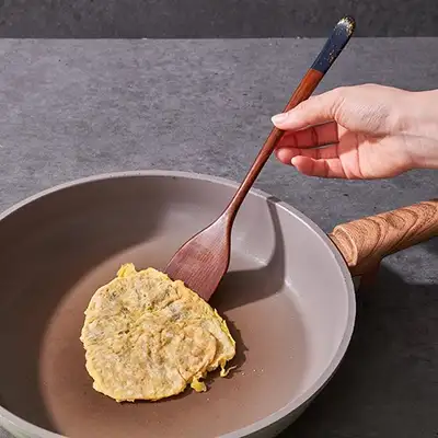 Chilmong Golden Mountains Lacquered Wood Mini Spatula Kang