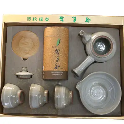 Premium Green Tea 100g with Guinil 3-Person Tea Set