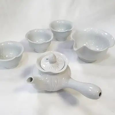 Premium White Porcelain Lotus Leaf 3-Person Tea Set Gift Set