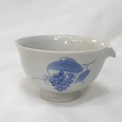 青花白瓷葡萄纹水注 米山金善植作 茶道用水温调节碗