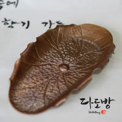 Dong Daha - Lotus Leaf Fragment / Tea View