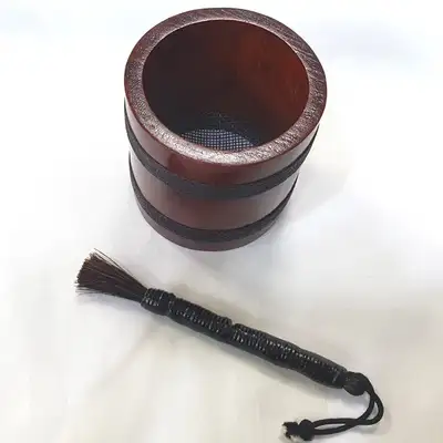 工艺匠人手工制作的圆筒形马毛抹茶筛与抹茶刷套装
