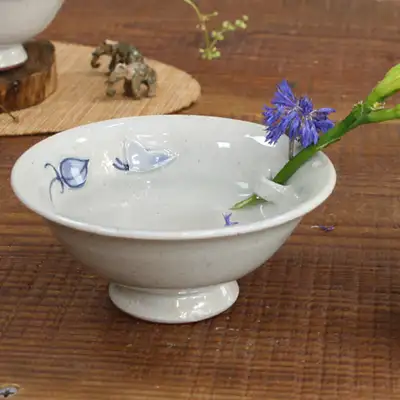 青花烟阳刻花蝶纹水盆/茶花插