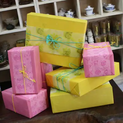 Premium Gift Wrapping (Example) + Shopping Bag