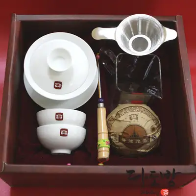 Dayi Pu-erh Tea Gift Set (6 Items) Dayi Gaiwan/Cha Jian/Shu Pot/Tea Cup/Strainer/Dayi Aged Pu-erh v93 (2009)