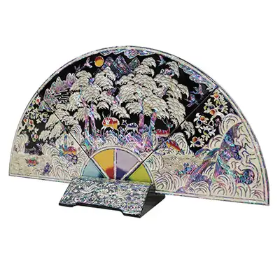 [Cultural Heritage Reproduction] Fan-Shaped Screen with Ten Symbols of Longevity, Black