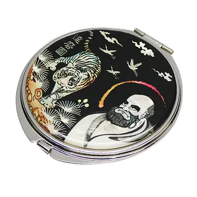 Mother-of-Pearl Hand Mirror with Bodhidharma Painting