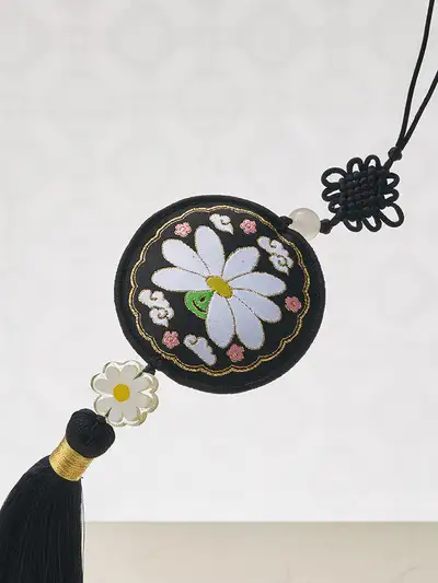 ZO&FRIENDS A&NE K-Edition Tassel Keyring