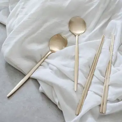 Myeongseong Yugi Bangja Dalsu Spoon 2-Person Set with Engraving