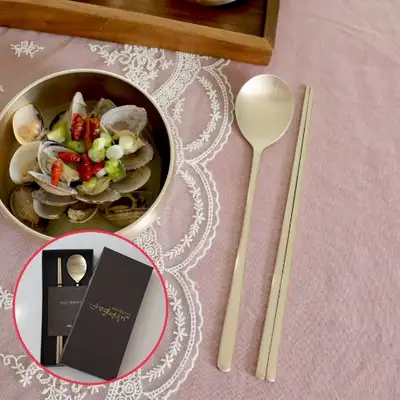 [Myeongseong Yugi] Straight-line Silver Spoon and Chopstick Set 1-piece (Case Included)