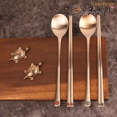 Myeongseong Yugi Suja Pattern Couple Spoon and Chopstick Set 2-Piece (Red & Khaki)