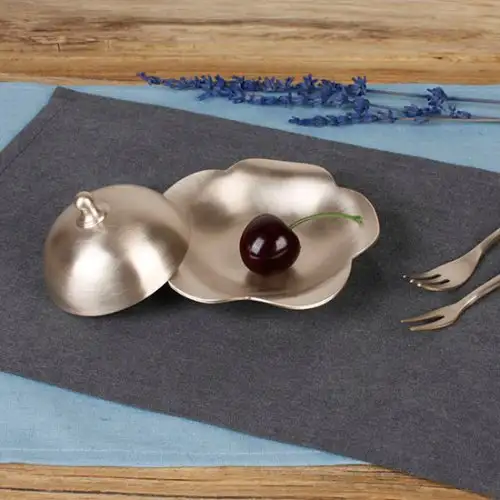 [Myeongseong Yugi] Gaon Flower Petal Flat Dish Small (With Lid)