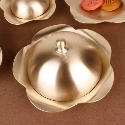 Myungsung Yugi Gaon Flower Petal Cold Dish Large (with Lid)