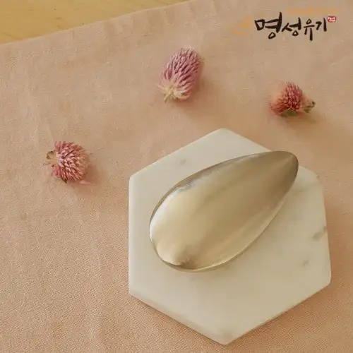 [Myungsung Yugi] Yugi Water Drop Soap Gua Sha — 1