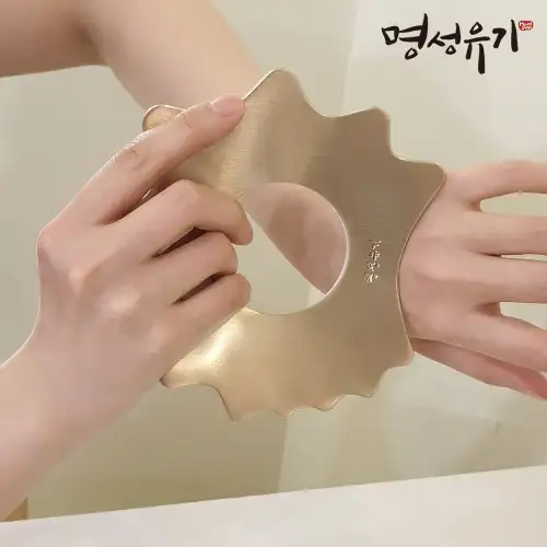 Myungseong Yugi Bangjja Dish Gua Sha Massage Tool + Engraving — 1