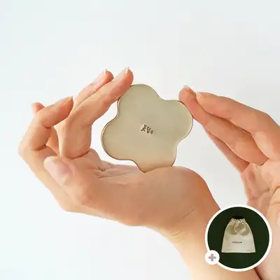 Clover Gua Sha Massage Tool with Pouch - Bangja Yugi