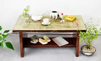Vintage Table (Mint)