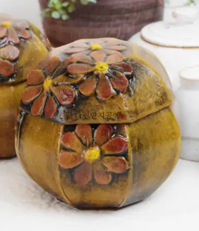 Chrysanthemum Jar Tea Canister