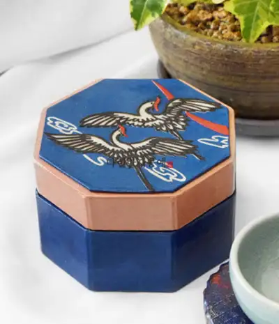 Cloud and Crane Pattern Tea Caddy (Small)