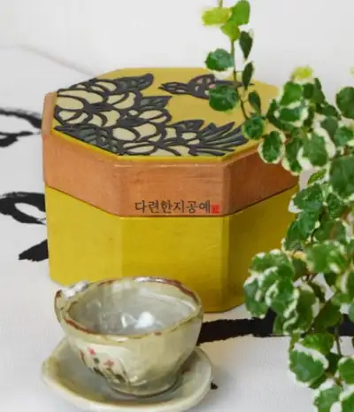 Butterfly Pattern Tea Caddy (Small)