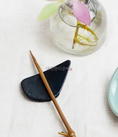 Pebble Tea Spoon Rest