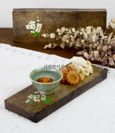 Thick Flower-Patterned Dasik Plate