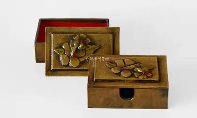 Gosaeik Mugunghwa Business Card Holder