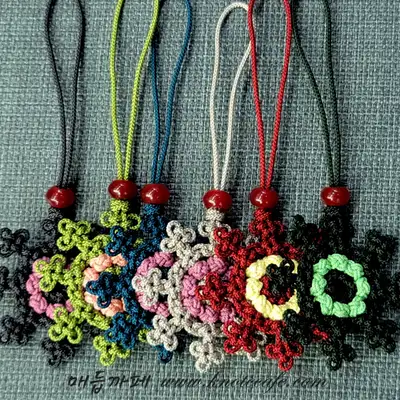 Traditional Knot Accessory Snow Flower Keyring