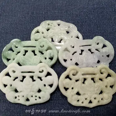 Hanbok Accessory Bat Jade Pendant