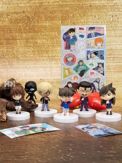Random Square Case Closed Mini Figure