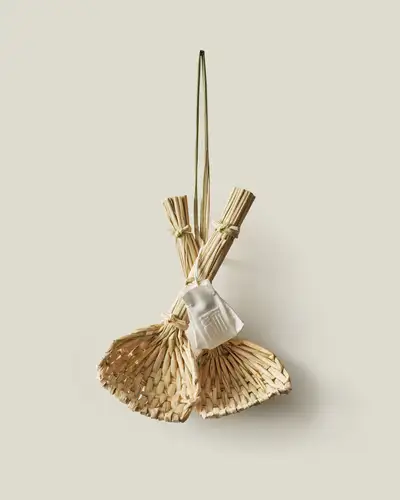 Fortune-Calling Straw Sieve