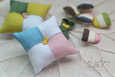 Ramie Square Needle Cushion (Pastel) [DIY Package]