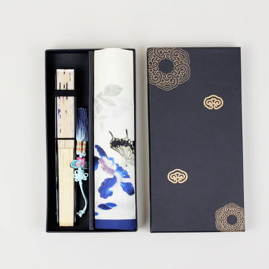 花蝶圖絲綢摺扇手帕套組（藍色） — 3