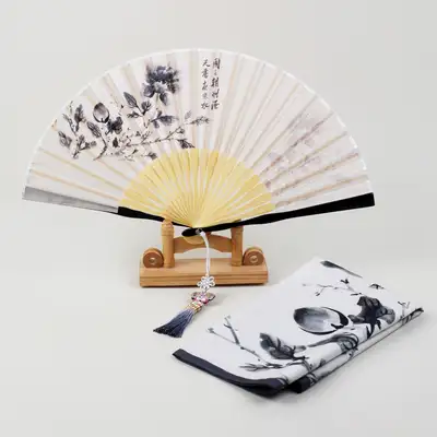 Muk Ho-ran Silk Fan and Handkerchief Set