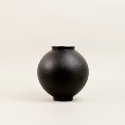 Black Glaze Moon Jar (Medium)