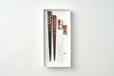 Mother-of-Pearl Comb Pattern Chopsticks 2p + Chopstick Rest 2p