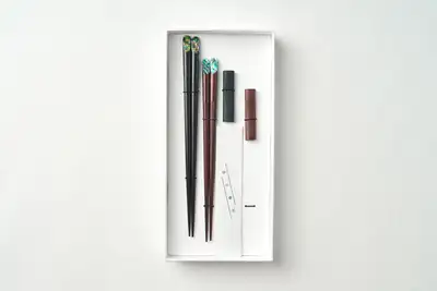 Jade Shell Chopsticks 2p + Mother-of-Pearl Chopstick Rest 2p