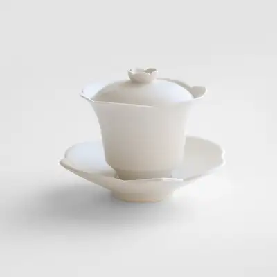White Porcelain Flower-Shaped Petal Tea Bowl
