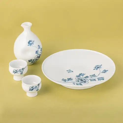 牡丹白瓷八面烛台套装