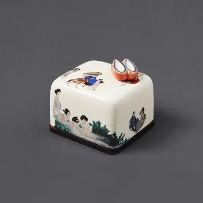 Dano Spring Outing Music Box