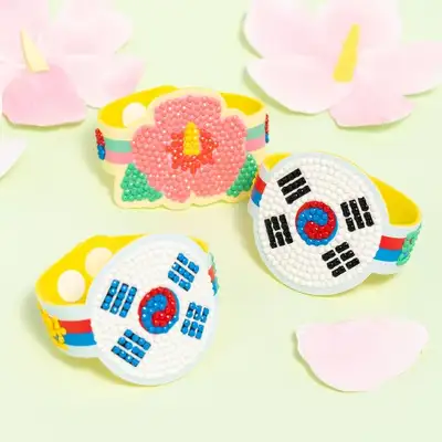 Korea Symbols Gem Cross Stitch Bracelet Making Set - Elementary Art DIY Patriotic Beaded Cross Stitch Design Cubic Play Kit for Children and Toddlers